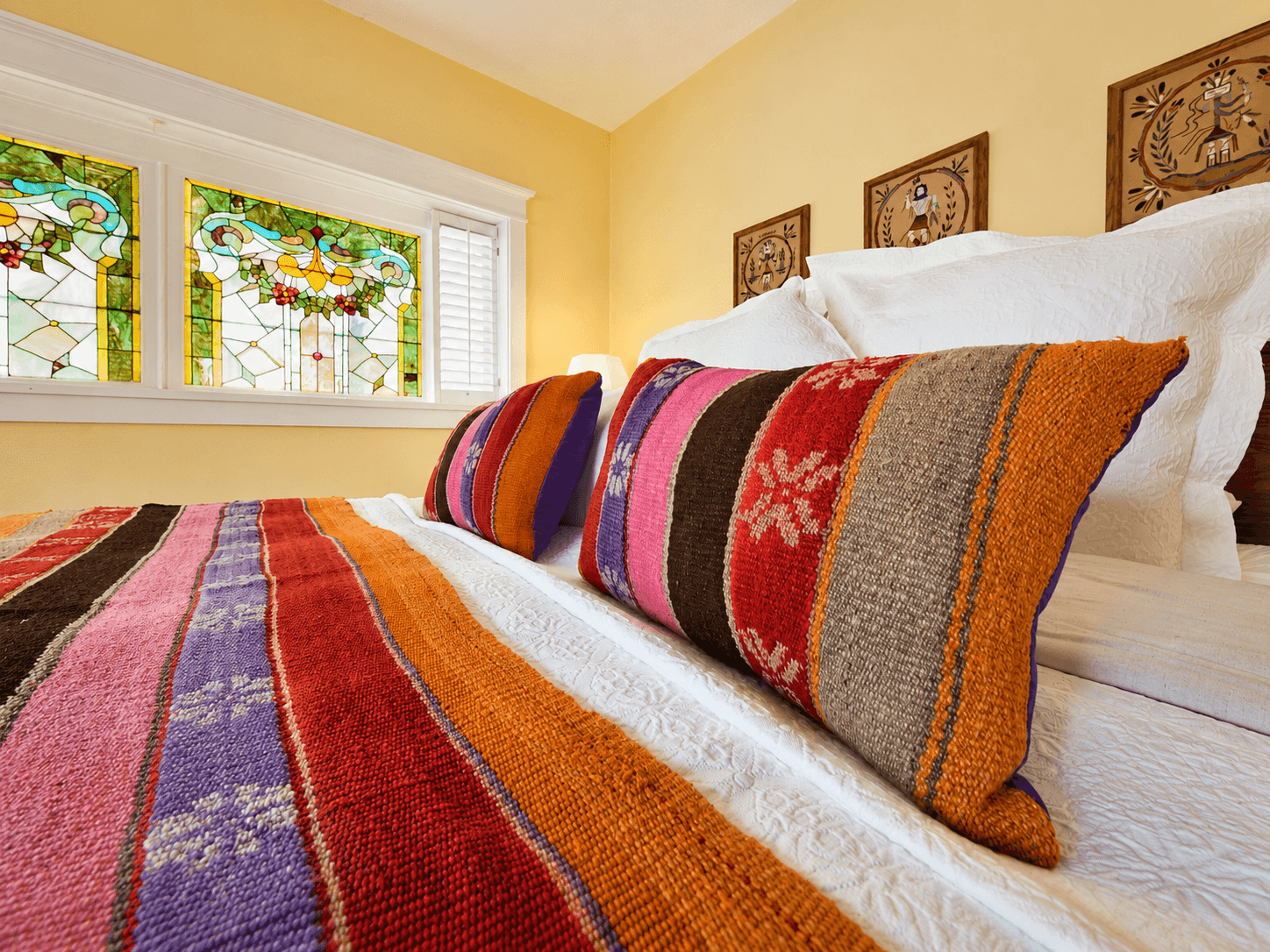 King size 340 Sq.Ft.Bedroom
